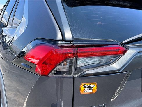 Used 2021 Toyota RAV4 LE w/ Carpet Mat Package (TMS) FWD image 29