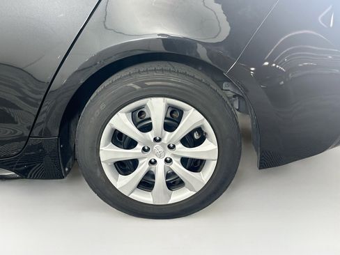 Used 2021 Toyota Corolla LE FWD image 11