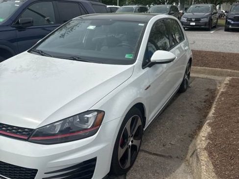 Used 2017 Volkswagen GTI SE image 4