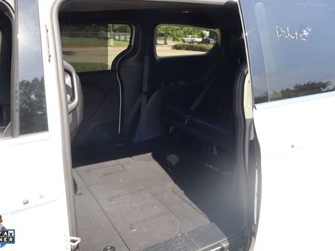 Used 2025 Chrysler Pacifica Select FWD image 24