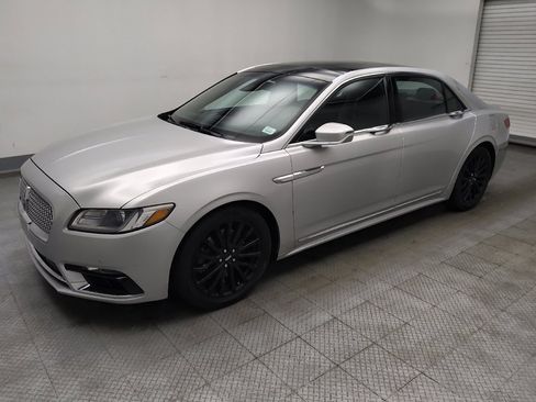 Used 2017 Lincoln Continental Select w/ Climate Package AWD/4WD image 2