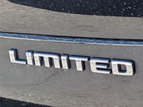 Used 2023 Jeep Grand Cherokee L Limited AWD/4WD image 9