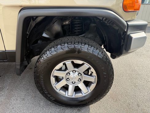 Used 2014 Toyota FJ Cruiser 4WD w/ Upgrade Package image 27