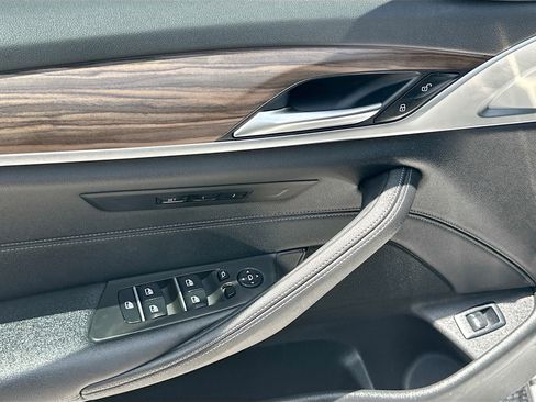 Used 2023 BMW 540i w/ Convenience Package image 18