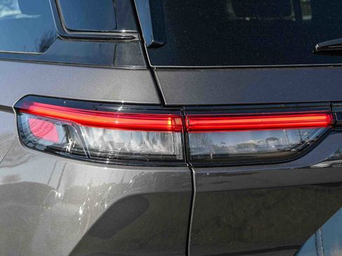 New 2025 Jeep Grand Cherokee Limited image 7