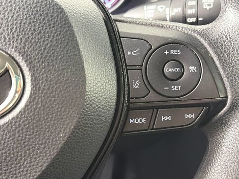 Used 2024 Toyota RAV4 XLE AWD/4WD image 18
