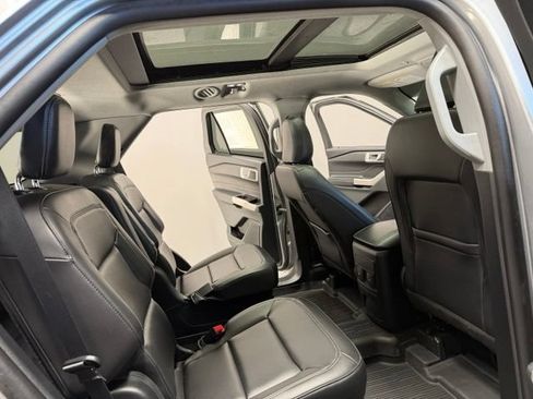 Used 2023 Ford Explorer XLT w/ Equipment Group 202A AWD/4WD image 29