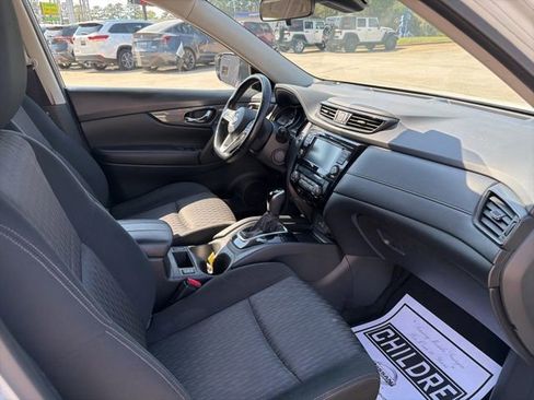 Used 2020 Nissan Rogue SV image 14