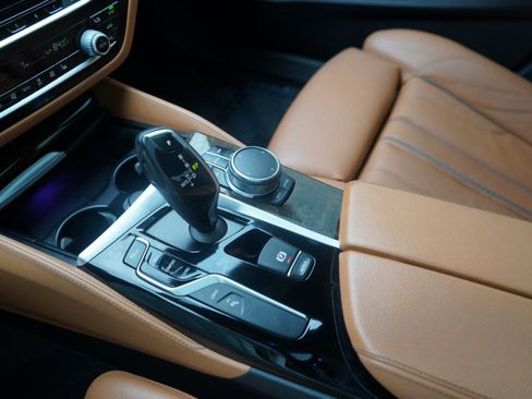 Used 2018 BMW 530e xDrive image 40