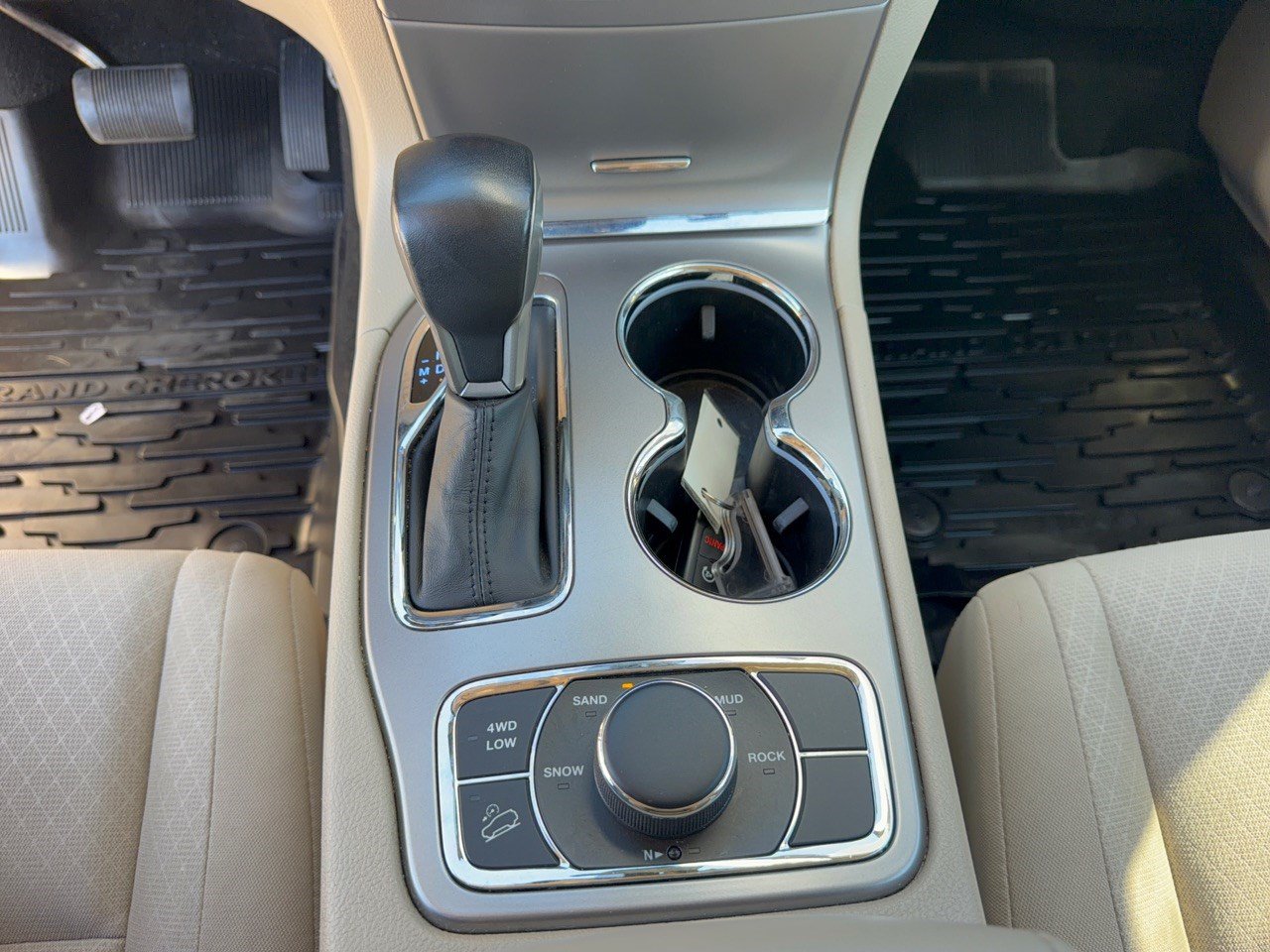 Certified 2020 Jeep Grand Cherokee Laredo AWD/4WD image 21