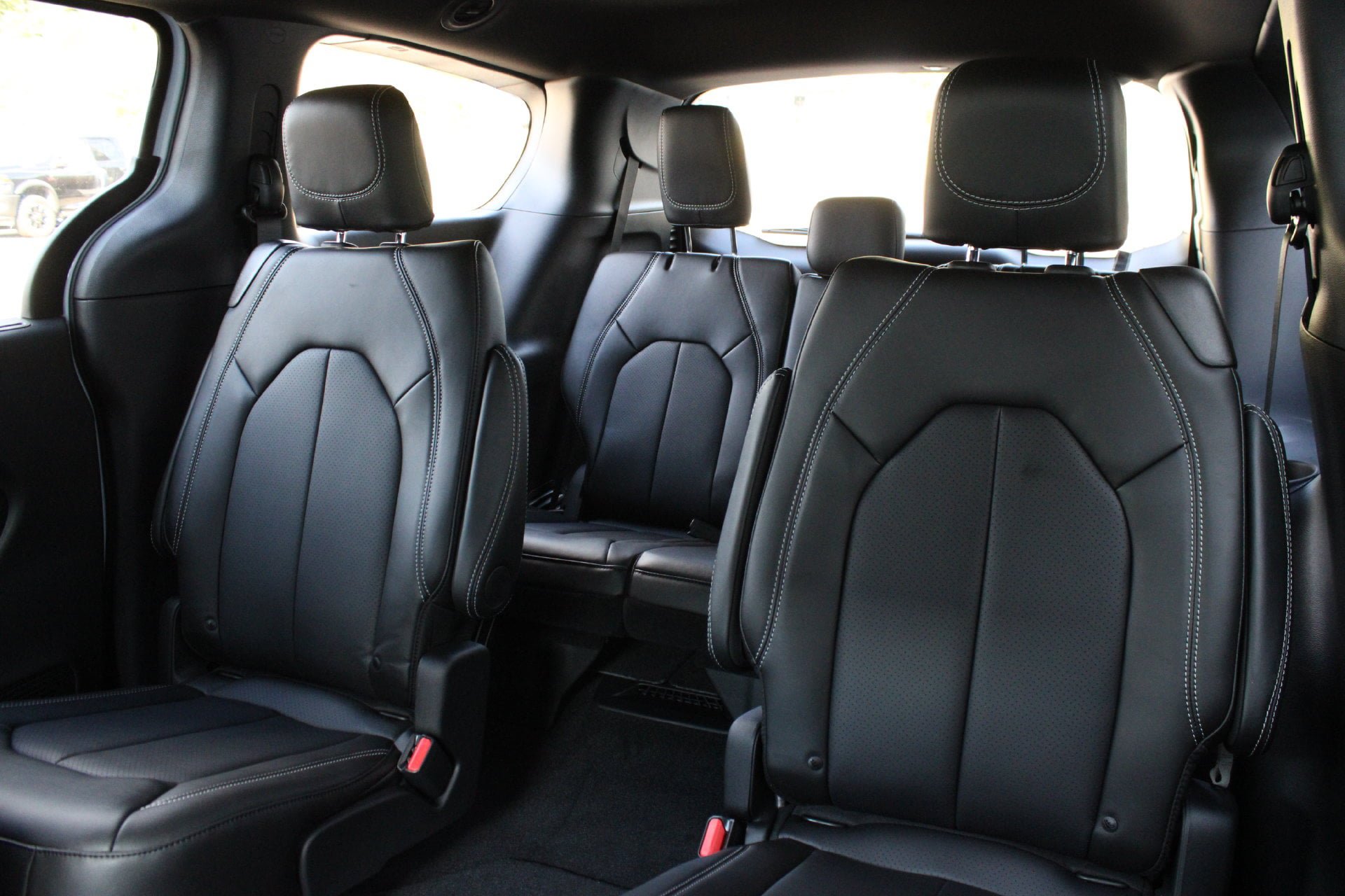 New 2027 Chrysler Pacifica Select FWD image 17