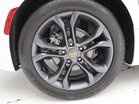 Used 2024 Chrysler Pacifica Touring-L w/ Road Tripper Package FWD image 10