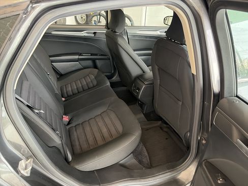 Used 2017 Ford Fusion SE image 29