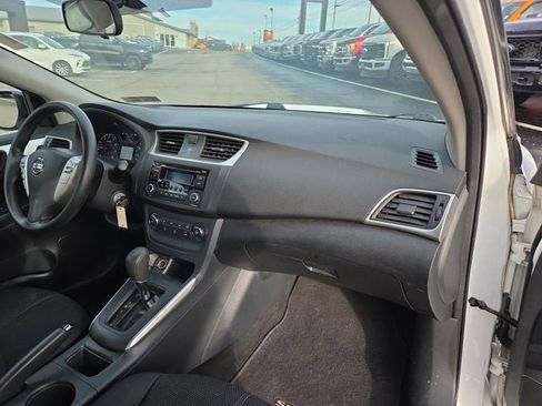 Used 2016 Nissan Sentra S image 13