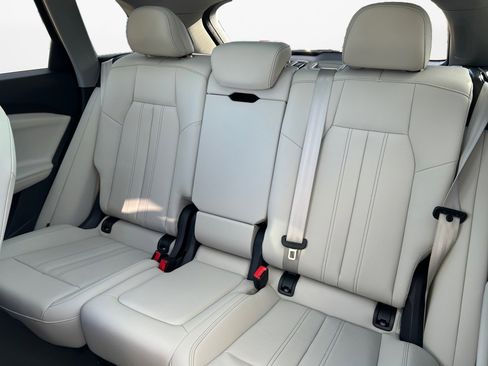 New 2025 Audi Q5 Premium image 12