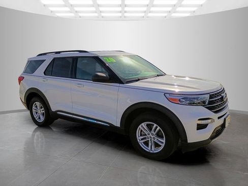 Used 2020 Ford Explorer XLT w/ Equipment Group 202A image 2