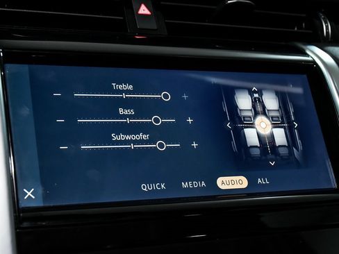 Used 2023 Land Rover Discovery Sport SE image 28