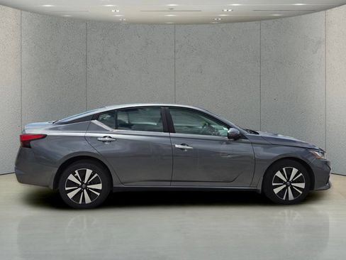 Used 2022 Nissan Altima 2.5 SV AWD/4WD image 6