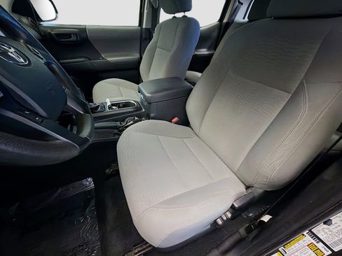 Used 2019 Toyota Tacoma SR w/ SR Convenience Package image 11