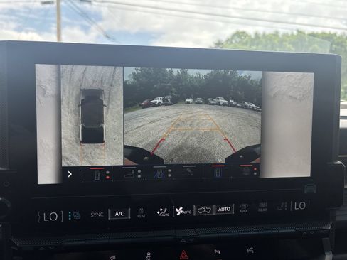 Used 2024 GMC Hummer EV 2X w/ LPO, Illumination Package AWD/4WD image 17