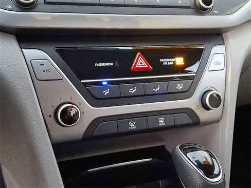 Used 2017 Hyundai Elantra SE w/ Cargo Package image 22