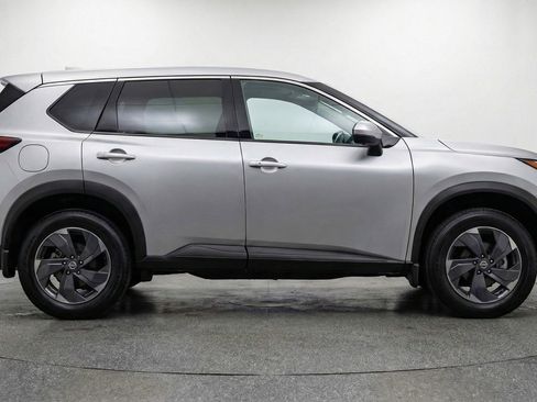 Used 2025 Nissan Rogue SV FWD image 11