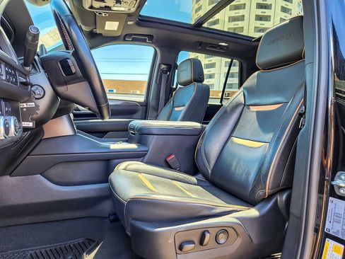 Used 2023 GMC Yukon AT4 w/ Technology Package AWD/4WD image 7
