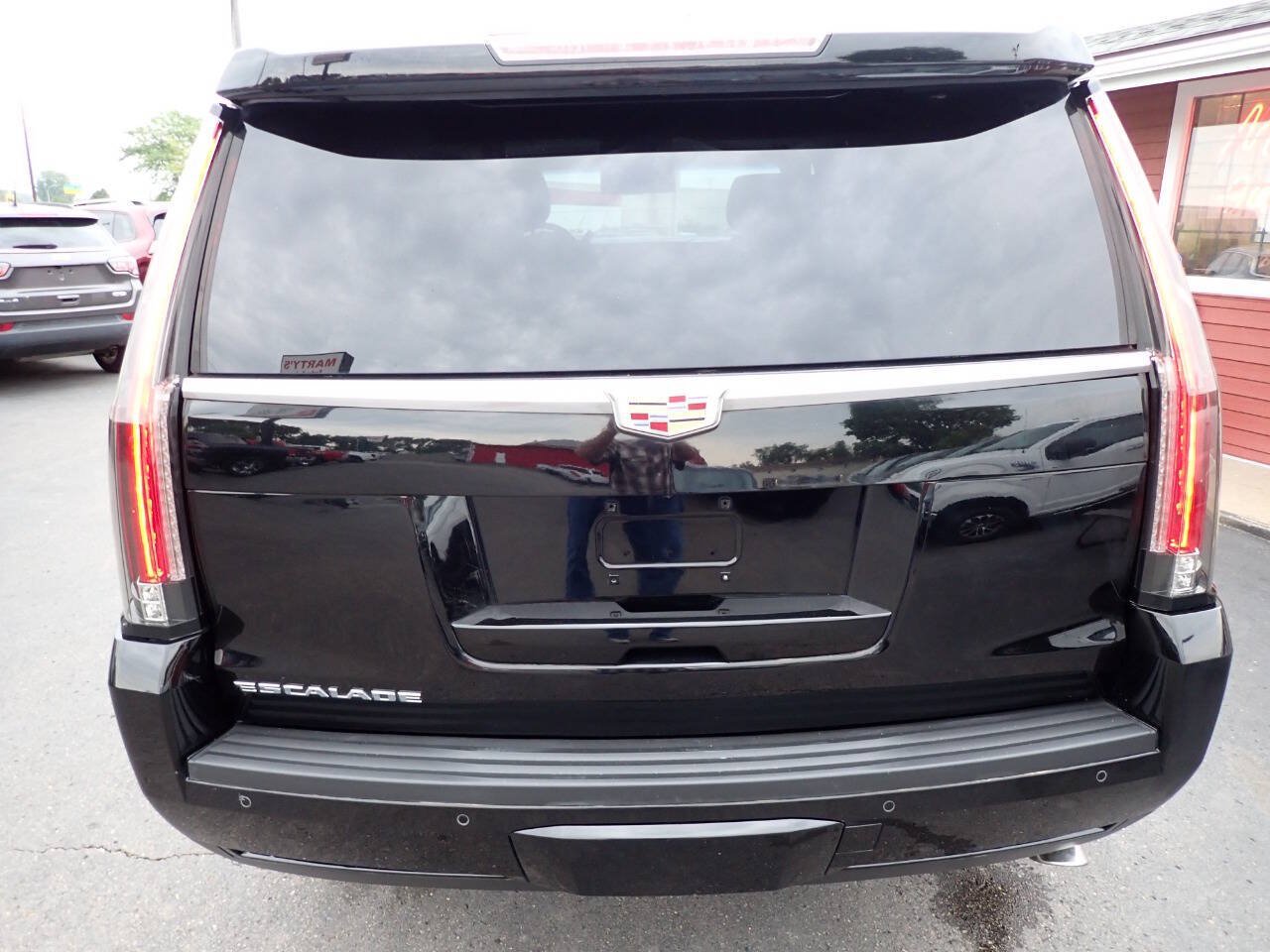 Used 2015 Cadillac Escalade Premium AWD/4WD image 5