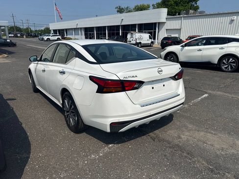 Used 2023 Nissan Altima 2.5 SV FWD image 4