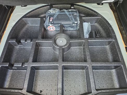 Used 2016 Jeep Renegade Latitude AWD/4WD image 24