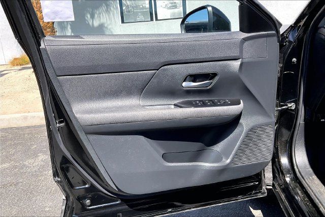 Certified 2025 Nissan Kicks SV FWD image 22