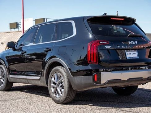 Used 2025 Kia Telluride LX FWD image 7