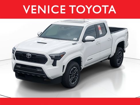 Certified 2025 Toyota Tacoma TRD Sport image 1