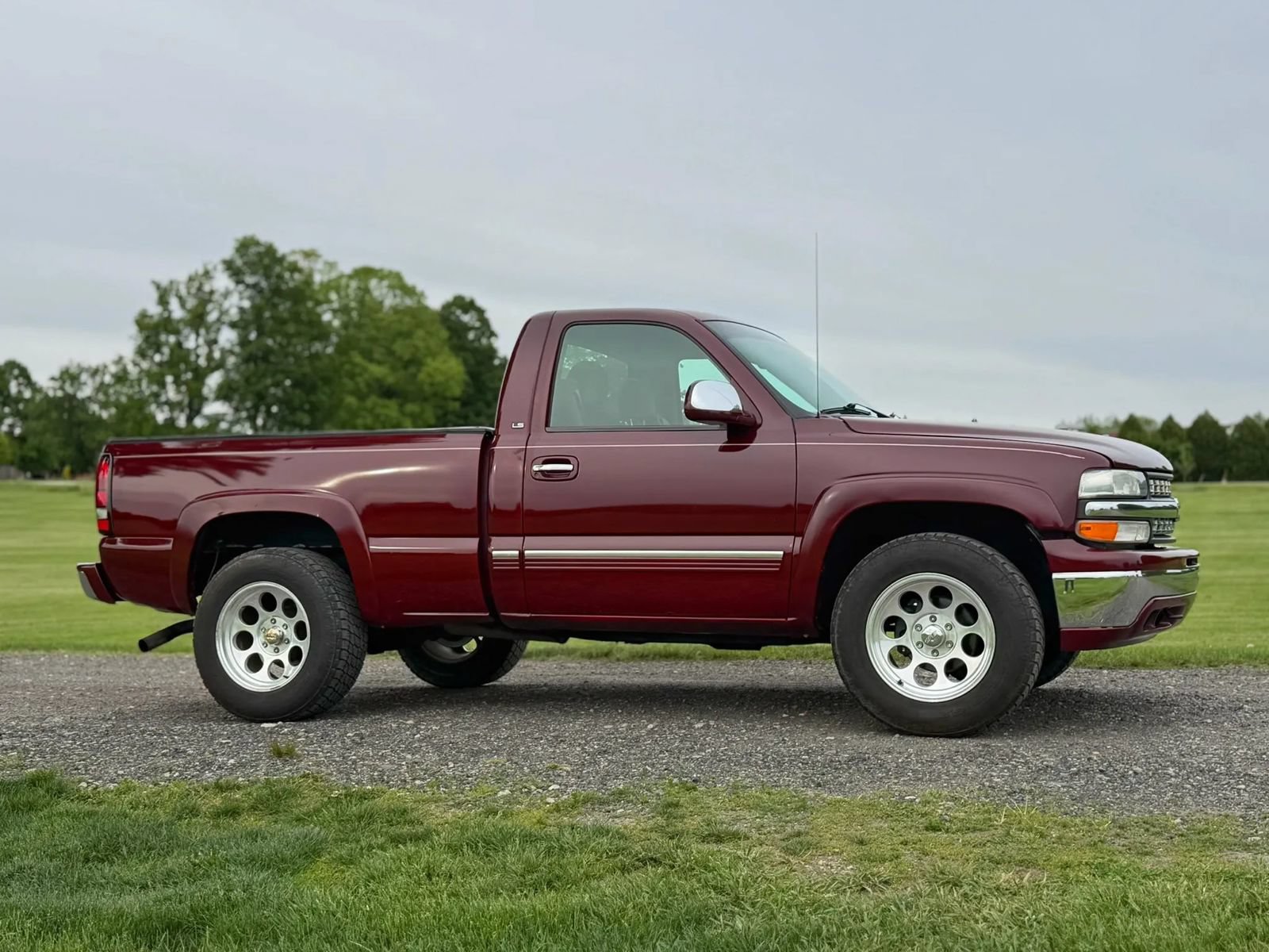 Used 2001 Chevrolet Silverado 1500 LS w/ Off-Road Chassis Pkg AWD/4WD image 4