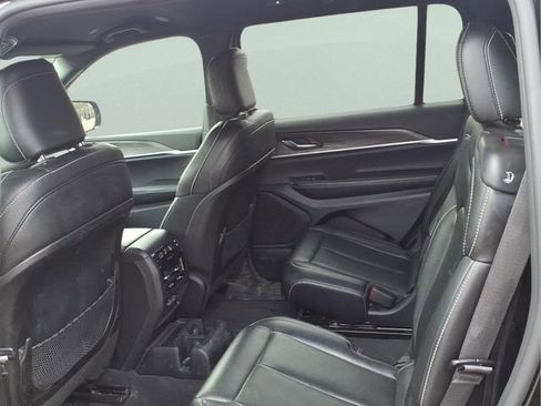 Used 2024 Jeep Grand Cherokee L Limited w/ Black Appearance Package AWD/4WD image 8