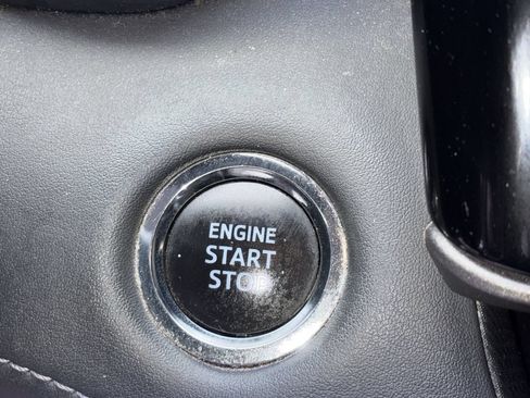 Used 2022 Toyota Highlander XLE FWD image 6
