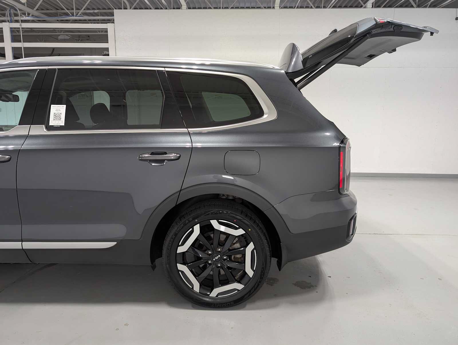 Used 2024 Kia Telluride EX w/ EX Captain's Chair Package AWD/4WD image 11