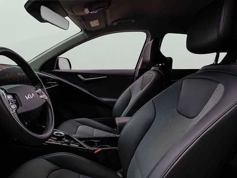 Certified 2025 Kia Niro EX w/ EX Cold Weather Package FWD image 26
