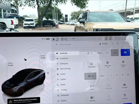 Used 2024 Tesla Model Y Long Range AWD/4WD image 25