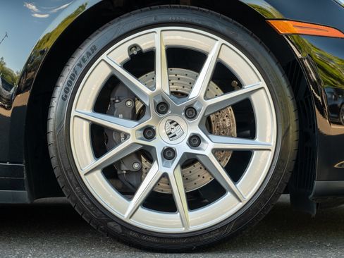 Certified 2025 Porsche 911 Carrera RWD image 15