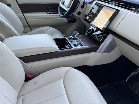 Used 2023 Land Rover Range Rover Long Wheelbase SE image 18