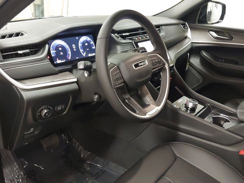 New 2025 Jeep Grand Cherokee L Limited w/ Luxury Tech Group II image 17