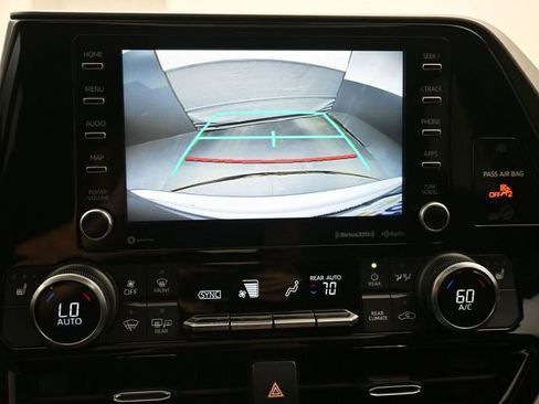 Used 2021 Toyota Highlander XLE FWD image 34