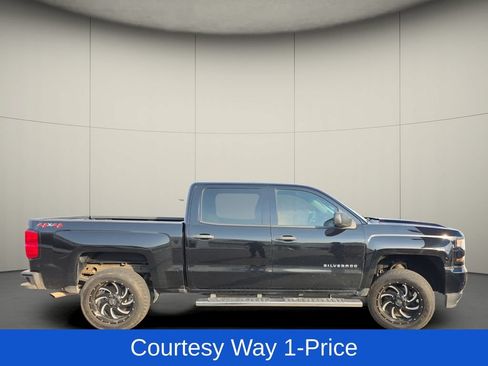 Used 2018 Chevrolet Silverado 1500 Custom w/ Custom Value Package AWD/4WD image 9