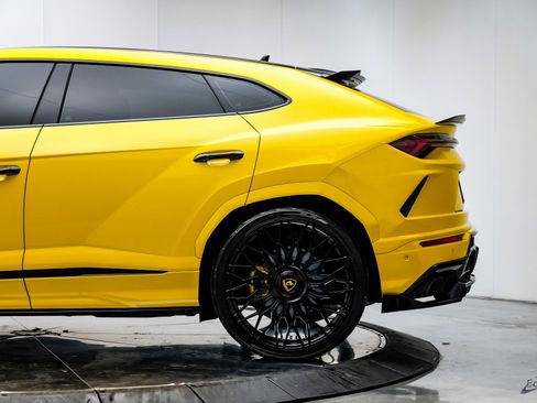 Used 2021 Lamborghini Urus image 9