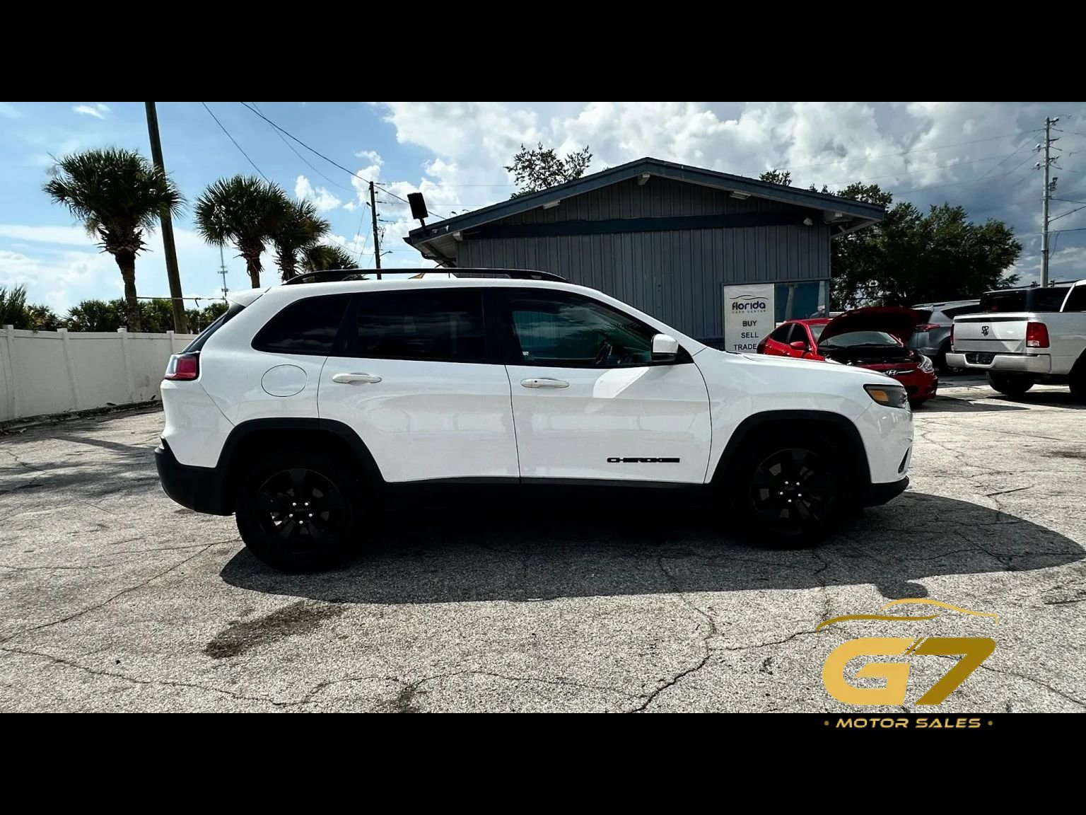 Used 2019 Jeep Cherokee Latitude Plus FWD image 3
