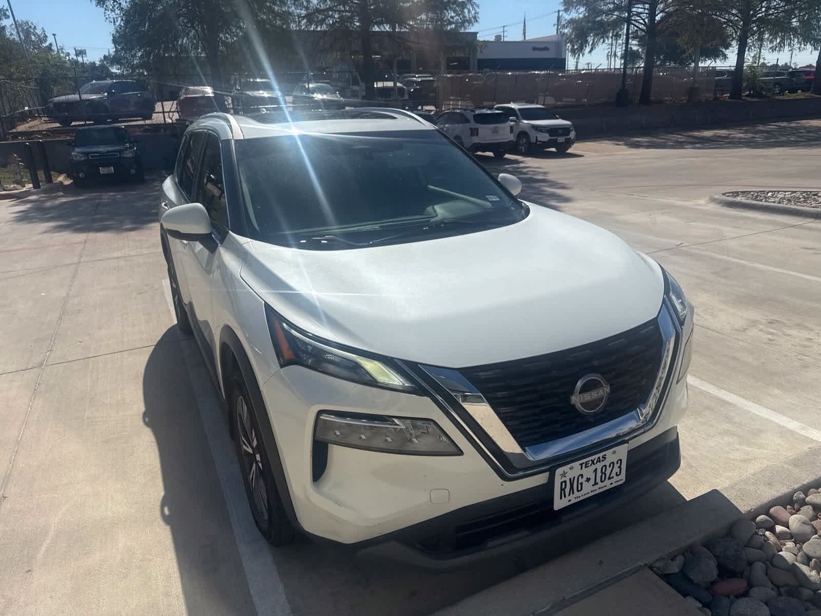 Used 2022 Nissan Rogue SV w/ SV Premium Package AWD/4WD image 2