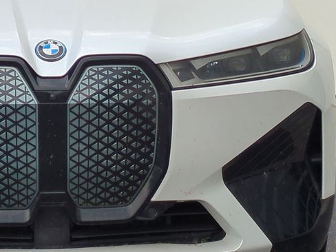 Used 2024 BMW iX xDrive50 w/ Sport Package AWD/4WD image 5
