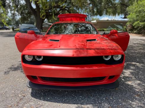 Used 2018 Dodge Challenger SXT RWD image 2
