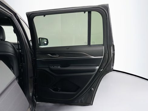 Used 2024 Jeep Grand Cherokee L Limited w/ Luxury Tech Group II image 33